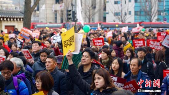 12月3日，韩国爆发“亲信干政”事件后第六轮大规模集会。
