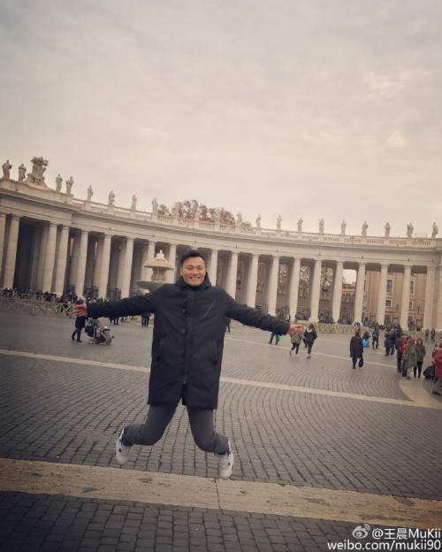 郜林意大利度假遭数名大汉敲诈 一条手绳要价100美元