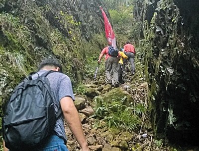 施暴者通过爬山、参加公益活动等方式,释放压力。 受访者供图