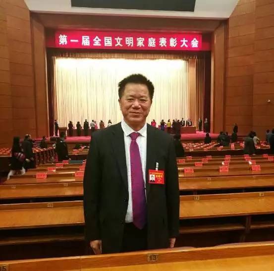 重庆市杨兴明家庭代表