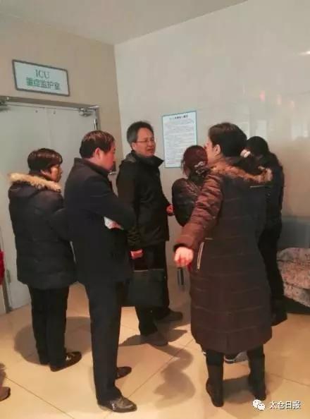 12月19日晚上6点多，苏州太仓长征医院附近(上海西路与武陵街交叉口出)发生了一起车祸，一名路人被汽车撞飞，随后，车主逃逸，伤者伤情非常严重。据悉，开车撞人逃逸的司机已经被警方抓获，而他还只是个11岁的小学生。