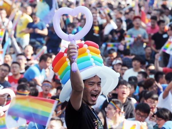 台湾当局初审通过同性婚姻合法化 民调：56%民众反对