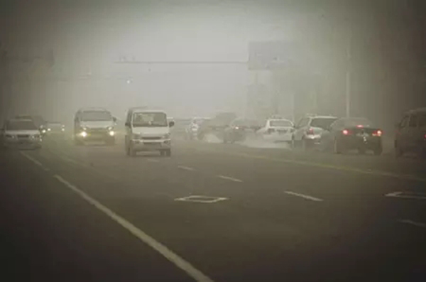 雾和霾是两种不同的天气现象,尽管在气象学上“雾”和“霾”均有明确的定义,但因其通常混合在一起出现,不容易区分,所以经常统称为“雾霾天气”。