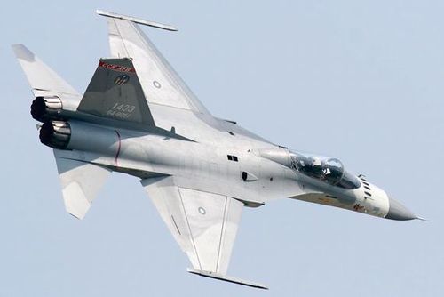 挂载3个副油箱的IDF战斗机理论上可以达到1000公里以上的航程,但是挂上副油箱和核弹的IDF按照正常情况是绝不可能突防成功的