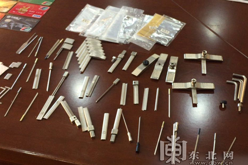 犯罪嫌疑人网购的开锁工具。