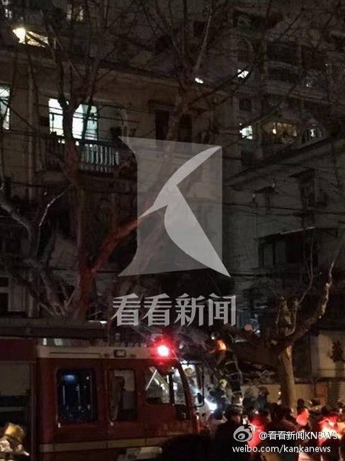 上海一居民小区楼房发生坍塌 目前伤亡不明