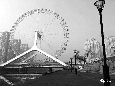 赵春华当时摆摊的天津之眼下方亲水平台,如今已经没有商贩摆摊