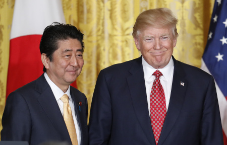安倍与特朗普(右)