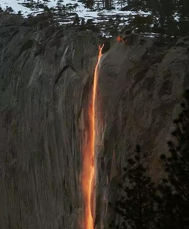 ʤعҹ԰λڼݱÿ2Ѯ԰ڵβٲ(Horsetail Fall)м֡ٲۡضǶ£ٲγɵĹѧЧôϷкµˮȥͬҽһ㡣