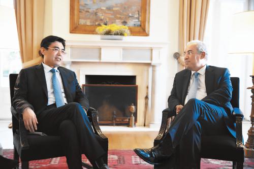 科斯塔表示,去年10月访华期间与习近平主席、李克强总理举行会谈,双方高度重视两国能源合作。科斯塔对国家电网公司入股葡萄牙能源网公司(REN)后的支持表示感谢,葡萄牙政府将全力支持国家电网公司在葡投资,支持葡政府相关部门、电力企业和科研机构与国家电网公司开展新能源技术交流合作,共同推进新能源发展。科斯塔对国家电网公司的发展成就和技术创新水平表示赞赏和钦佩。