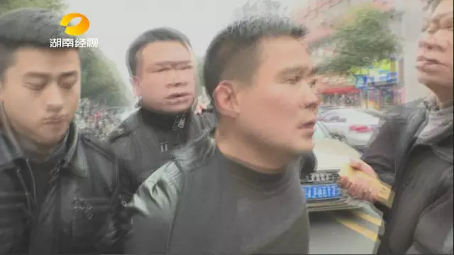 而嫌疑人的车上正有一只被猎杀的小天鹅。