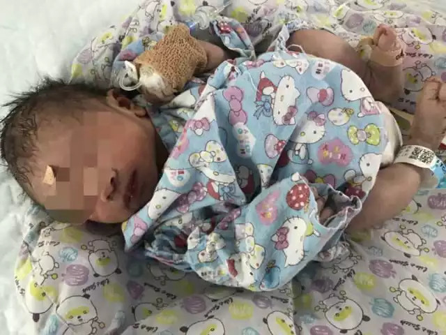 男婴近照