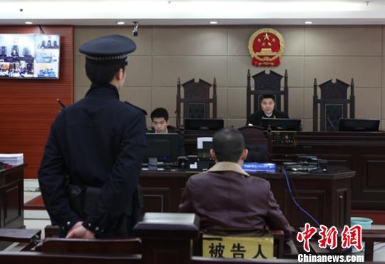 图为庭审现场。覃柳面摄