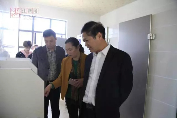 浙江常山县委书记甘当全县公厕总所长