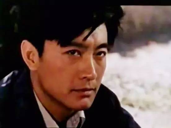 周里京在电影《肖尔布拉克》（1984）中饰演男主角。