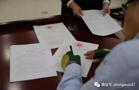 郭利在判决书上签字。 图片来源广东省高级人民法院官方微博