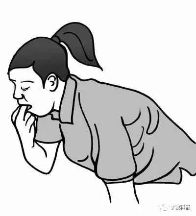 偏方4:鼻子出血要后仰、塞纸巾