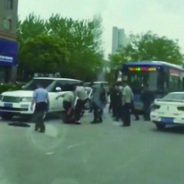 冲突现场。 安徽商报 图