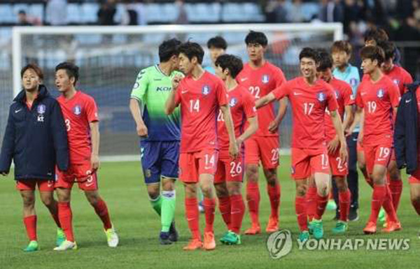 韩国国家队也在世界杯预选赛被伊朗压过一头。
