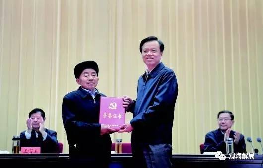 (陈敏尔颁发证书)