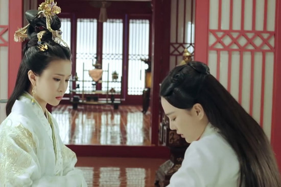 剧中,李恩西饰演的嬴妃身为秦国公主却嫁入楚国后宫,在秦楚交战之际吃
