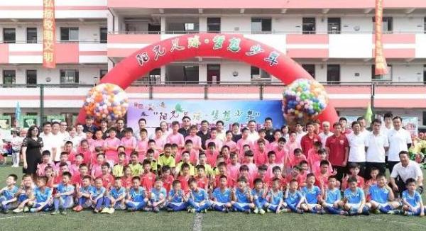 6月8日，上海平凉路第四小学第七届足球节闭幕式。