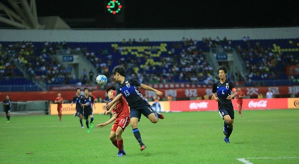 中国U16男足在全场被动，被日本队以4：0击败。