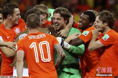 2014年世界杯四分之一决赛，荷兰队凭借替补门将克鲁尔在点球大战中的精彩表演，涉险晋级。克鲁尔正是海牙俱乐部青训的优秀代表之一。