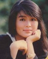 原名陈嘉玲,知名香港演员陈秀雯的妹妹,也是香港20世纪80年代至90年代